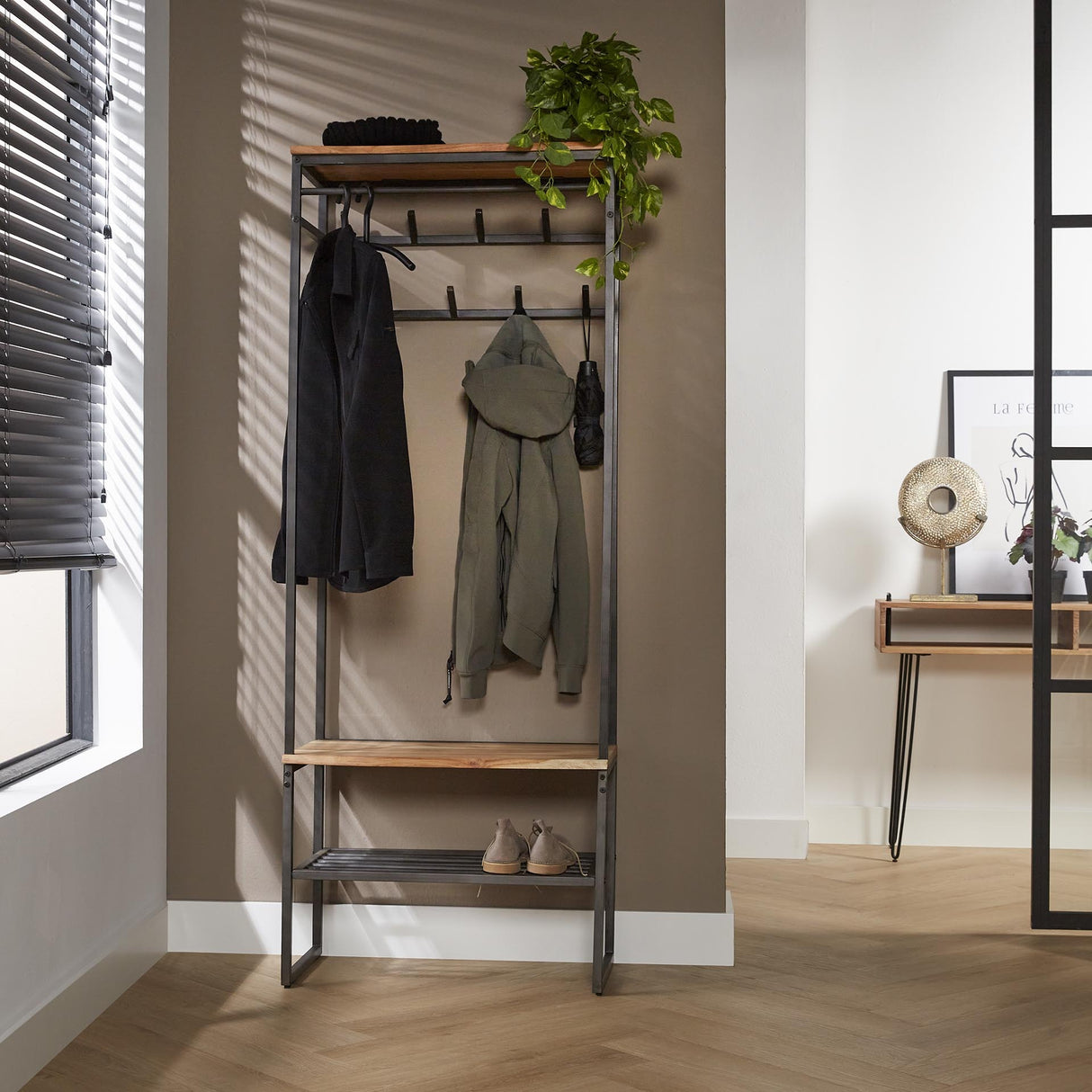 Garderobenständer Karl DH Interior Akazie LxBxH 182x70x35 Akazienholz Stimmungsvolles Foto Vorderansicht