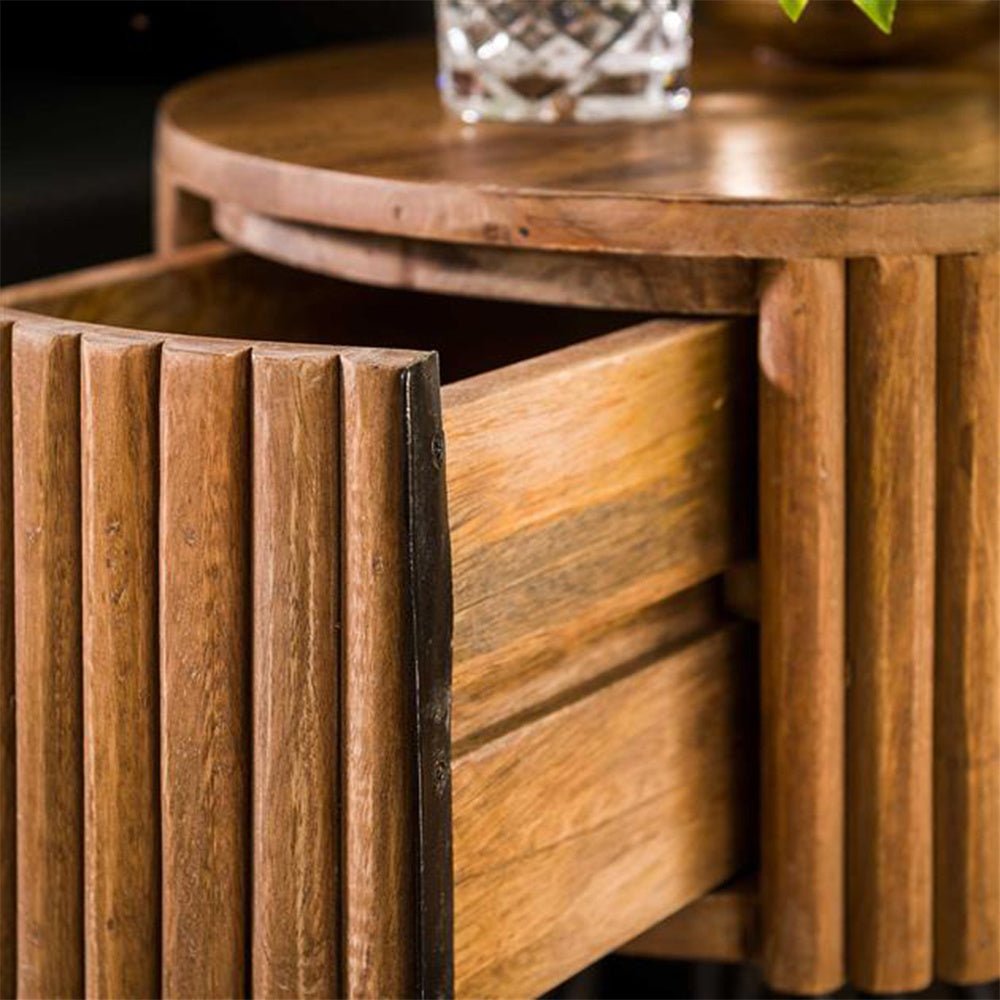 Nachttisch Hans DH Interior Mango LxBxH 45x45x30 Mangoholz Stimmungsvoller Fotoausschnitt
