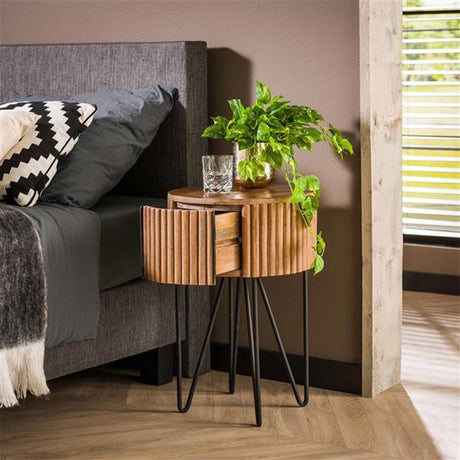 Nachttisch Hans DH Interior Mango LxBxH 45x45x30 Mangoholz Stimmungsvolles Foto diagonal von vorne
