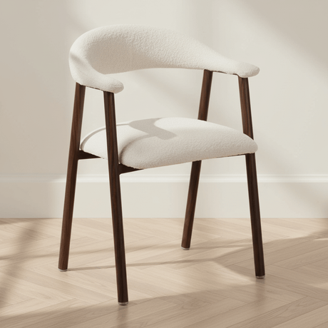 Eetkamerstoelen - Japandi Eetkamerstoel Beige Bouclé Suki - Walnoot Frame - Met Armleuning - Dimehouse