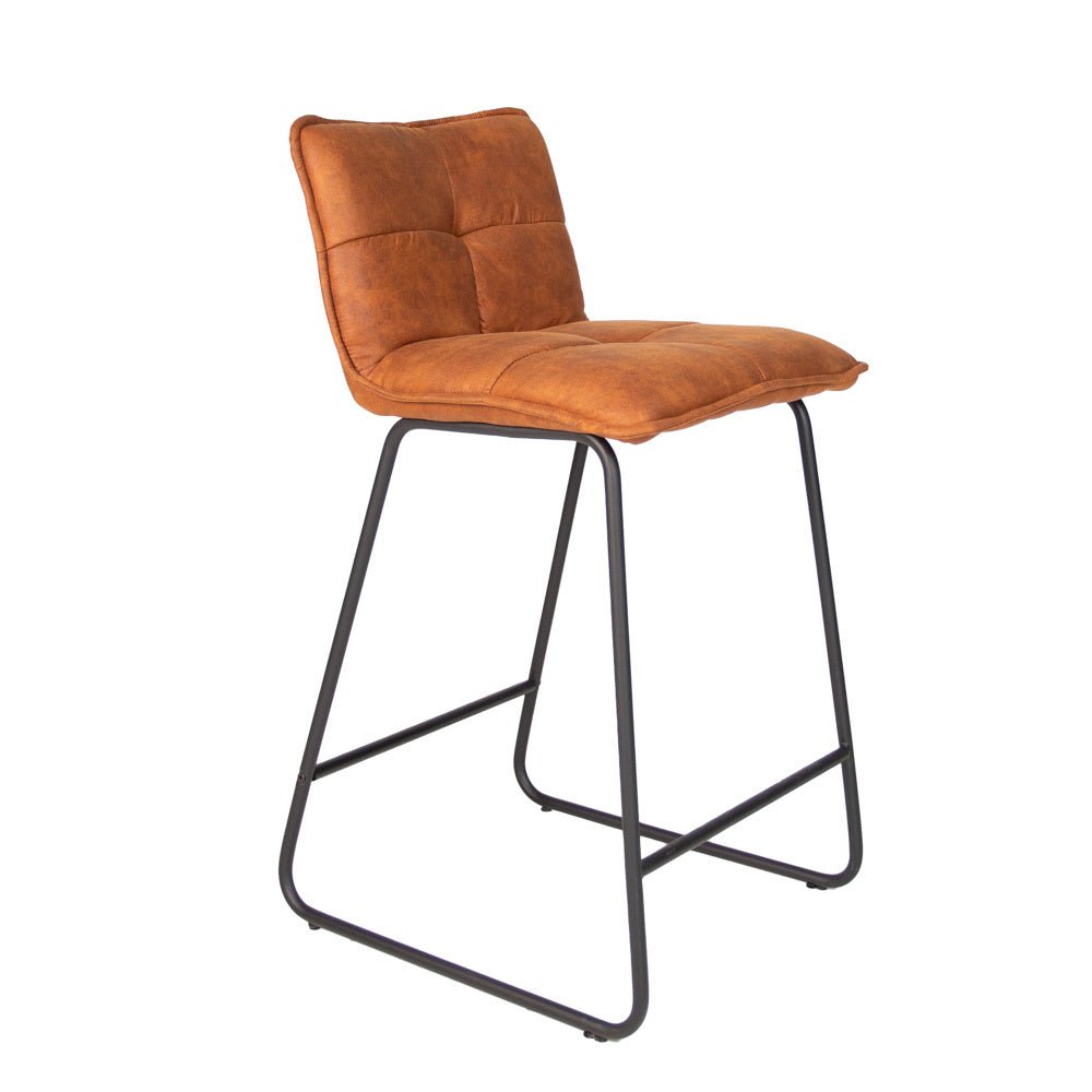 Barhocker Jelle Dimehouse Cognac LxBxH 63x56x49 Mikrofaser Weißes Foto diagonale Vorderansicht