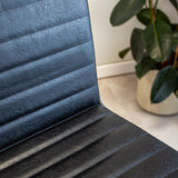 Barhocker Kuba Dimehouse Schwarz LxBxH 93x58x53 Kunstleder Stimmungsvolles Fotodetail