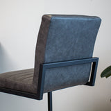 Barhocker Kuba Dimehouse Anthrazit LxBxH 93x58x53 Kunstleder Stimmungsvolles Fotodetail