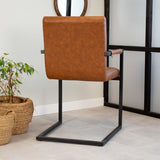 Esszimmerstuhl Kuba Dimehouse Cognac LxBxH 71x59x58 Kunstleder Stimmungsfoto schräg von hinten