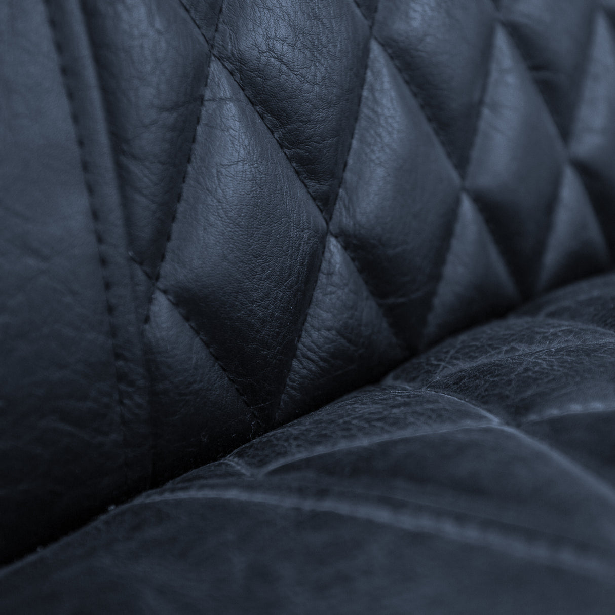 Sessel Peter Dimehouse Blau LxBxH 68x62x45 Kunstleder Atmosphärenfoto anders