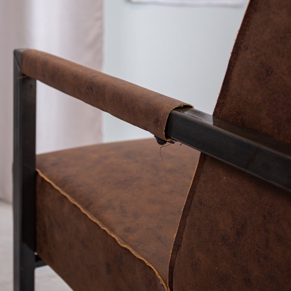 Sessel Tiger Dimehouse Braun LxBxH 69x58x41 Öko-Leder Stimmungsvolles Fotodetail