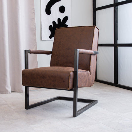 Sessel Tiger Dimehouse Braun LxBxH 69x58x41 Öko-Leder Stimmungsvolles Foto diagonale Vorderansicht