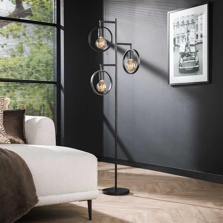Stehleuchte Fabiola DH Interior Anthrazit LxBxH 61x61x12 Metall Stimmungsvolles Foto diagonale Vorderansicht